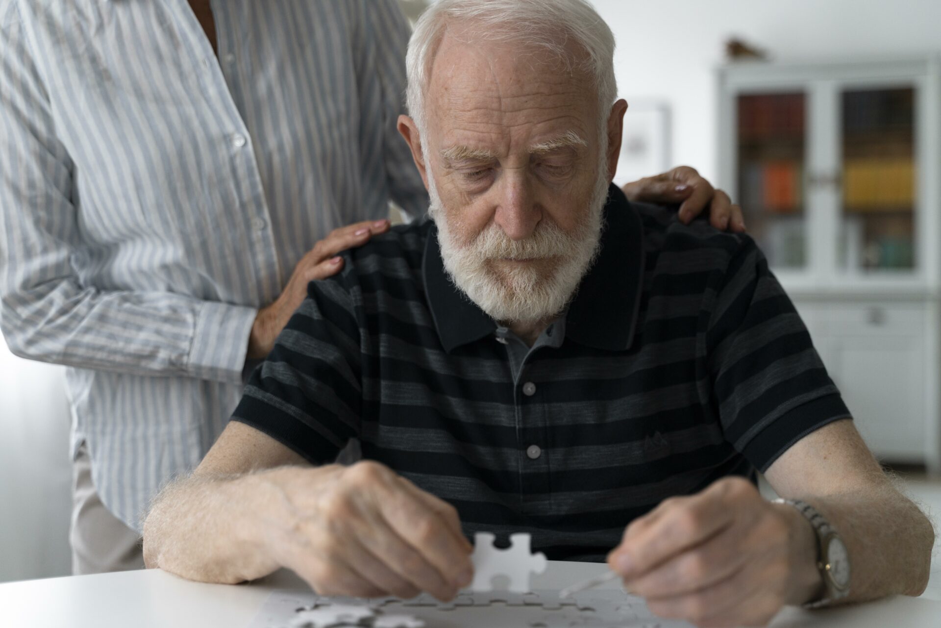 persone-anziane-che-affrontano-la-malattia-di-alzheimer